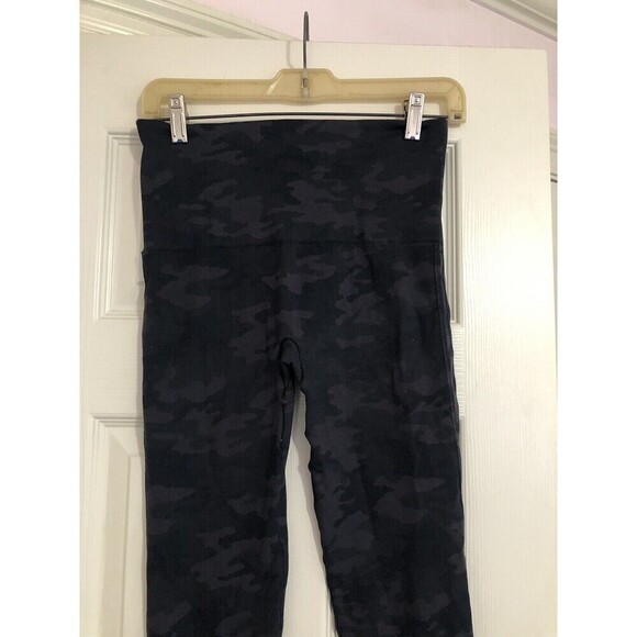 Spanx Look At Me‎ Now Seamless Leggings Black Camo Womens M Medium Athleisure - Picture 4 of 8